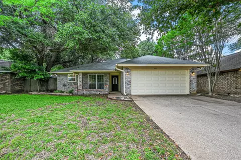 1120 W Hills Ter, Saginaw, TX 76179