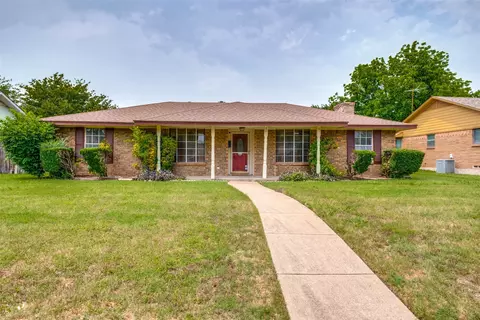 901 Sycamore Ln, Lancaster, TX 75146