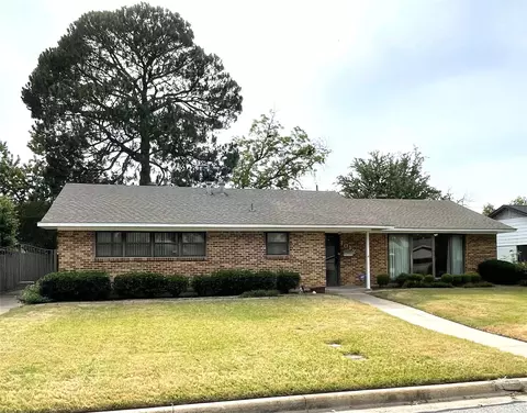 1012 Forrest Dr, Arlington, TX 76012