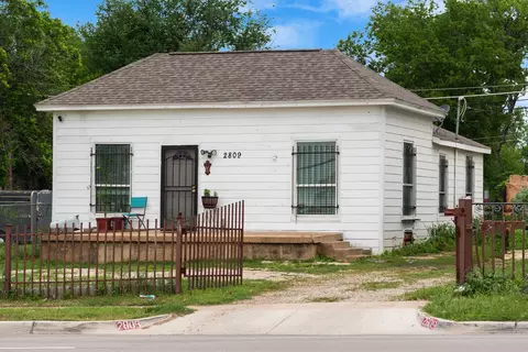 2809 E Berry St, Fort Worth, TX 76105