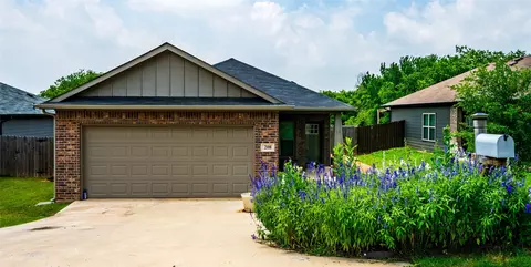 208 S Preston St, Alvarado, TX 76009