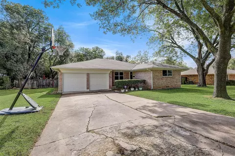 208 Terrace Dr, Desoto, TX 75115