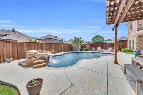 1106 Masquerade Dr, Midlothian, TX 76065