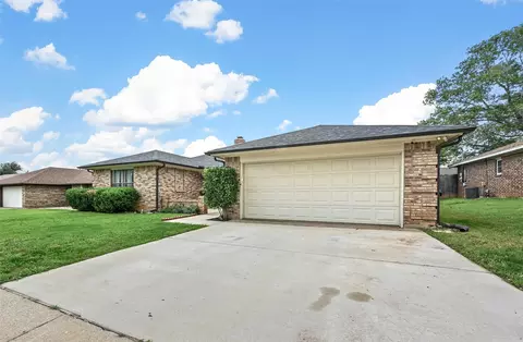 5114 Eagle Nest Dr, Arlington, TX 76017