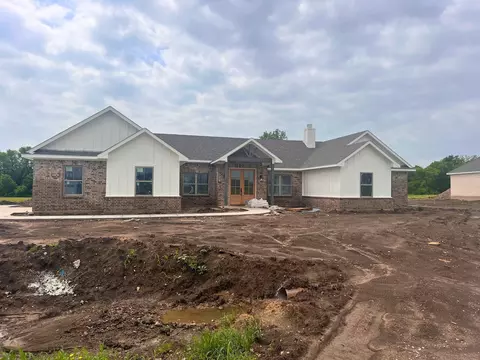 6029 Amber Dr, Sanger, TX 76266