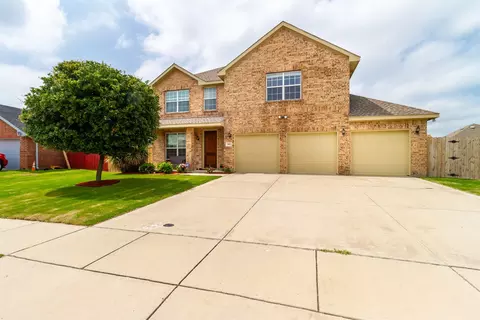 203 Stable Dr, Waxahachie, TX 75165
