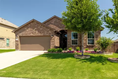572 Camber St, Saginaw, TX 76131