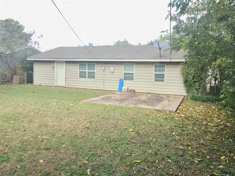 Exterior - 109 Falls Dr, Euless, TX 76039 photo 4 of 5