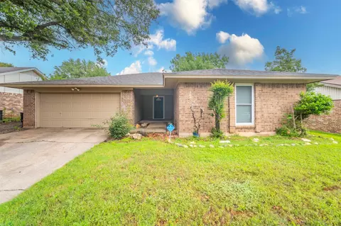 3824 Blue Grass Ln, Fort Worth, TX 76133