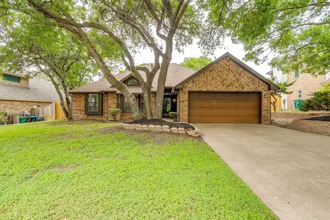 11112 Live Oak Creek Dr, Fort Worth, TX 76108