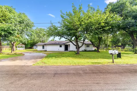 1202 Nadine Ln, Grand Prairie, TX 75052