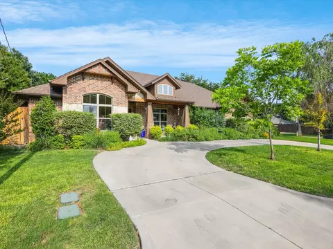 3267 Marys Ln, Fort Worth, TX 76116
