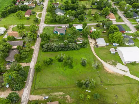 709 E Spruce St, West, TX 76691 photo 5