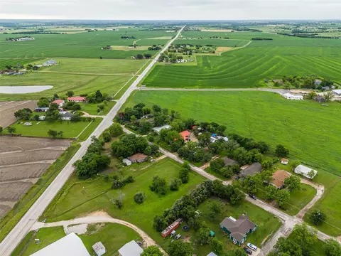 709 E Spruce St, West, TX 76691 photo 9