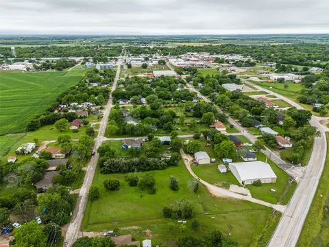 709 E Spruce St, West, TX 76691 photo 6