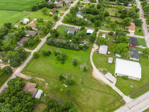 709 E Spruce St, West, TX 76691 photo 7