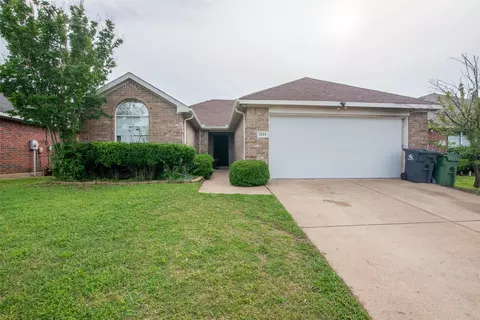 2114 Sophie Ln, Arlington, TX 76010