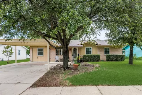 331 Brook Cove Ln, Lewisville, TX 75067