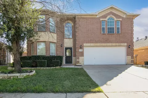 1880 Woodchase Dr, Fort Worth, TX 76120