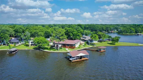 103 Arrowhead Dr, Mabank, TX 75156