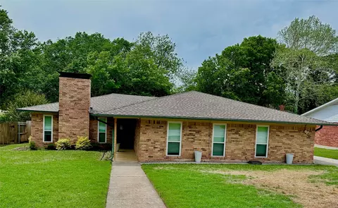 3 Scotsmeadow St, Gainesville, TX 76240