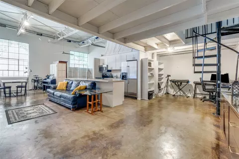 215 N Walton St #8, Dallas, TX 75226