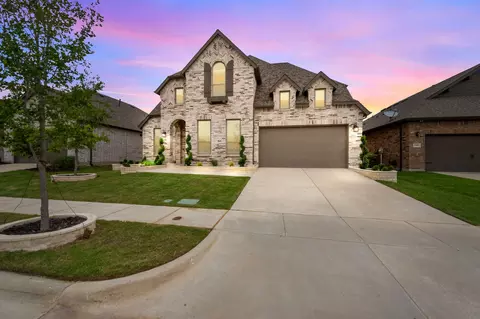 1301 Saddle Ridge Dr, Aubrey, TX 76227