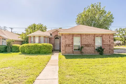 7400 Cross Ridge Cir, Fort Worth, TX 76120