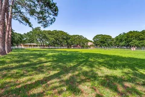 3301 W Sublett Rd, Arlington, TX 76017