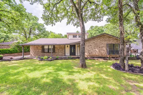 7109 Post Oak Dr, North Richland Hills, TX 76182