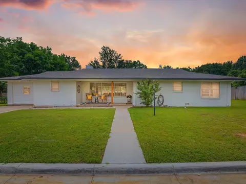 1404 Shirley St, Bridgeport, TX 76426