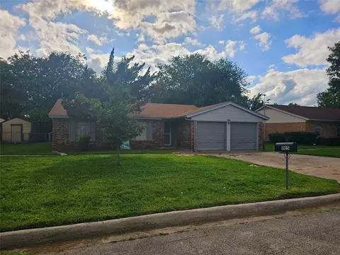 1105 N Taylor St, Gainesville, TX 76240