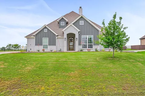 1113 Heritage Dr, Justin, TX 76247