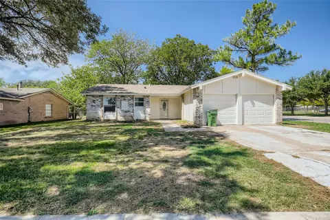 3700 Maxwell Ct, Arlington, TX 76015