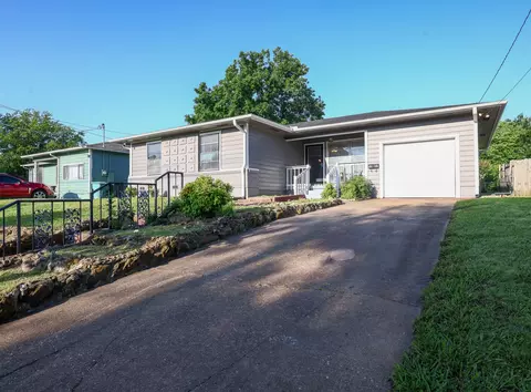 2204 N Crockett St, Sherman, TX 75092