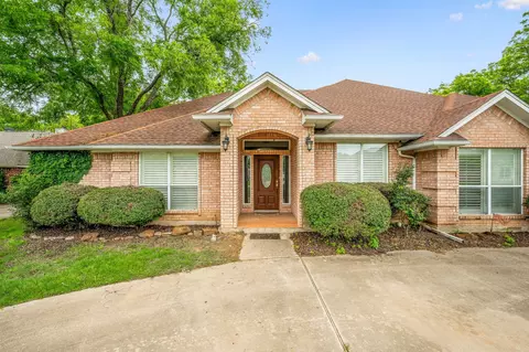 9204 Hanging Moss Dr, Granbury, TX 76049