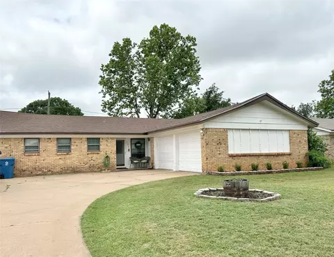 1305 Renee St, Breckenridge, TX 76424