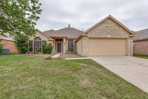 303 Hudson Falls Dr, Arlington, TX 76002