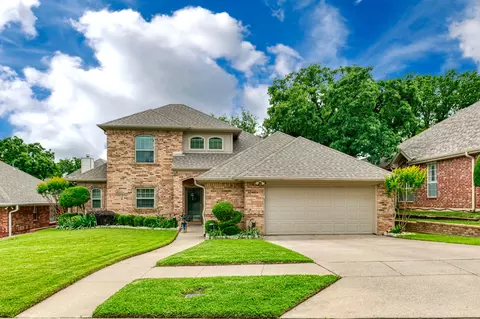 3008 Lake Oak Dr, Arlington, TX 76017
