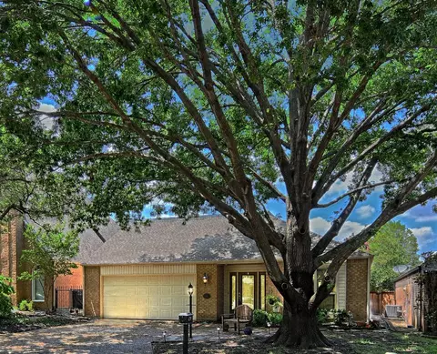 17 Crown Pl, Richardson, TX 75080