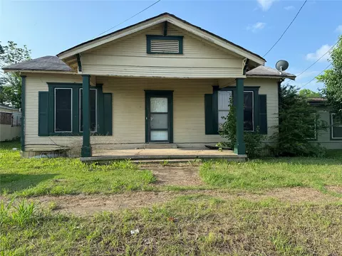 504 W College, Clarksville, TX 75426