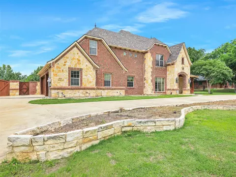 695 Melody Ln, Lakewood Village, TX 75068