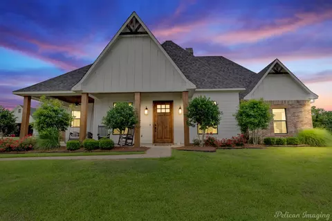 162 Oak Alley Dr, Stonewall, LA 71078