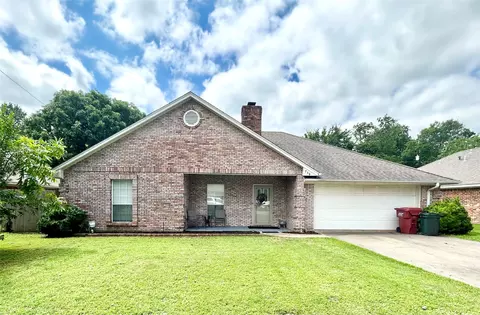 710 Martin St, Bonham, TX 75418