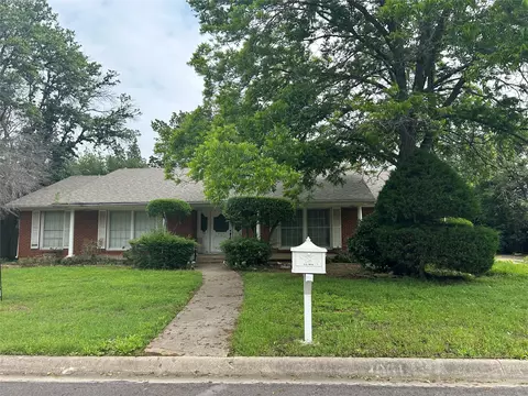 3001 Thunderbird Dr, Denton, TX 76207