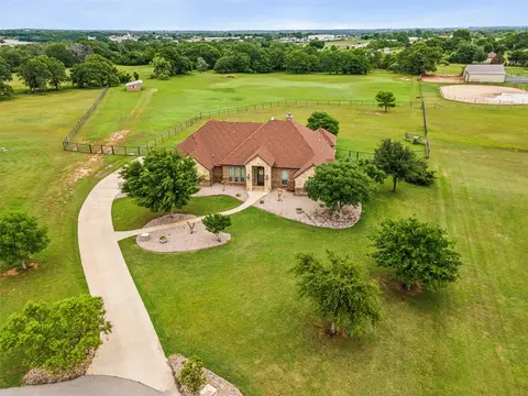 688 E Canyon Creek Ln, Weatherford, TX 76087
