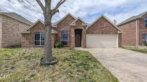 5011 Golden Eagle Dr, Grand Prairie, TX 75052