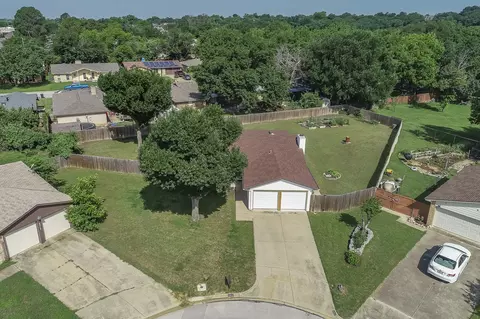 2312 Windsor Ct, Bedford, TX 76022