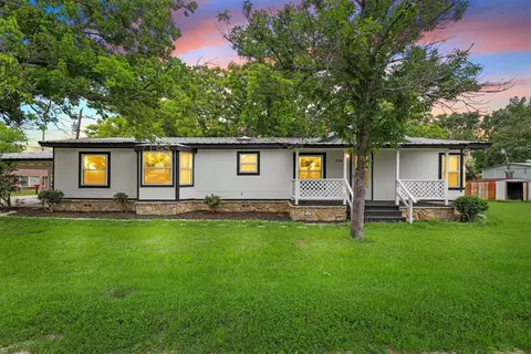 209 E 4th St, Tolar, TX 76476