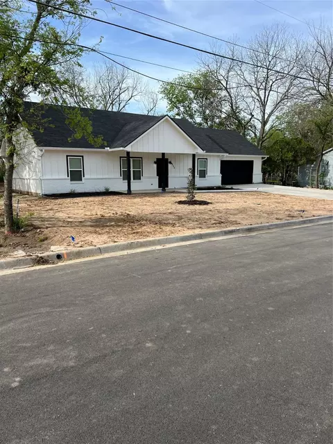 808 Jameson St, Weatherford, TX 76086